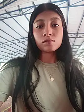 YeseniaRodriguez3 online show from July 21, 2026, 1:35 pm