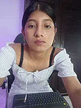 YeseniaRodriguez3 online show from July 23, 2026, 12:58 pm