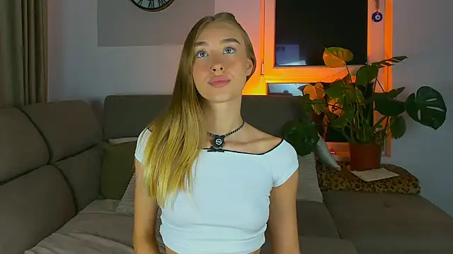 SugarSkye online show from August 6, 2026, 9:06 pm