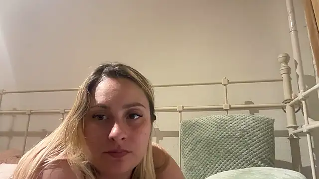 EngelHelene online show from June 10, 2026, 7:13 pm