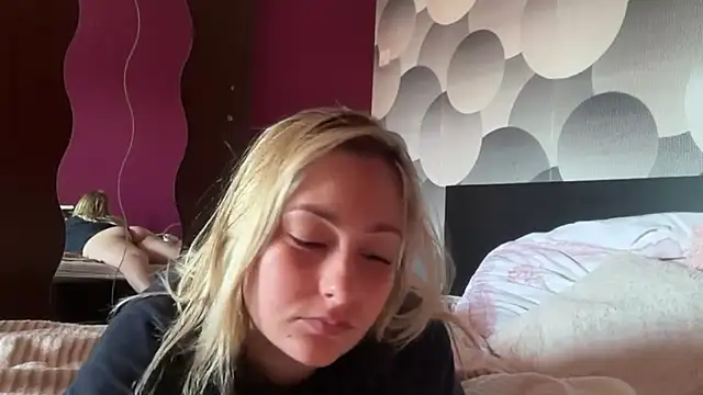 EngelHelene online show from July 19, 2026, 11:47 am