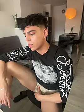 aronnhidden online show from June 22, 2026, 10:07 pm