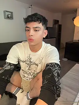 aronnhidden online show from June 24, 2026, 3:27 am