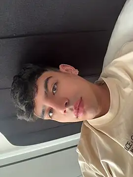 aronnhidden online show from July 10, 2026, 3:36 pm