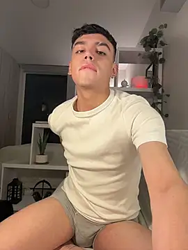 aronnhidden online show from July 21, 2026, 5:43 am