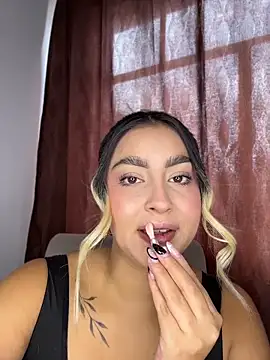 Snapshot of Elina_Hills chatting on July 1, 2026, 1:34 pm Elina Hills online show from July 1, 2026, 1:34 pm