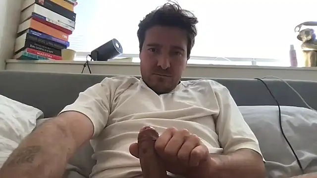 dutchpieter95 online show from June 16, 2026, 7:11 am