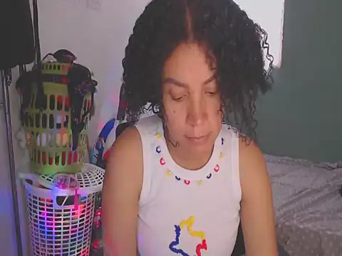 Snapshot of shayna_cute chatting on July 3, 2026, 10:27 pm shayna cute online show from July 3, 2026, 10:27 pm