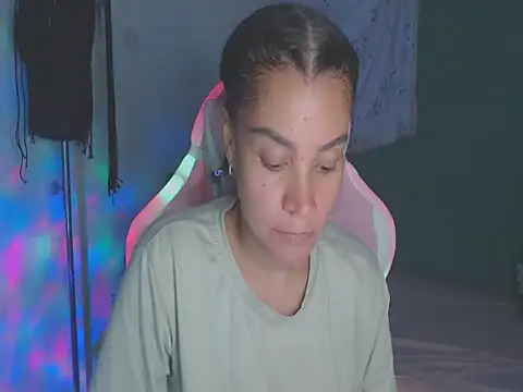 Snapshot of shayna_cute chatting on July 15, 2026, 11:32 pm shayna cute online show from July 15, 2026, 11:32 pm