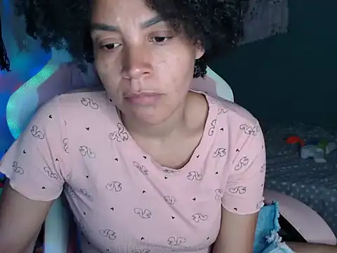 Snapshot of shayna_cute chatting on August 3, 2026, 12:31 am shayna cute online show from August 3, 2026, 12:31 am
