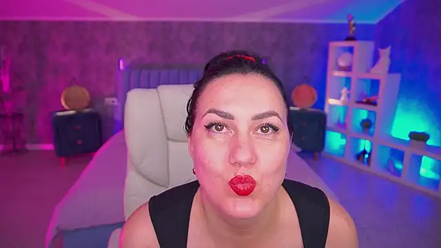Snapshot of VelvetLuck chatting on July 22, 2026, 12:57 am VelvetLuck online show from July 22, 2026, 12:57 am