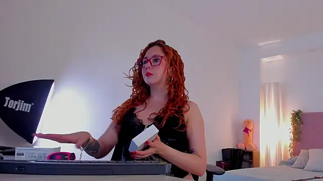 MistressErza online show from July 22, 2026, 7:49 pm
