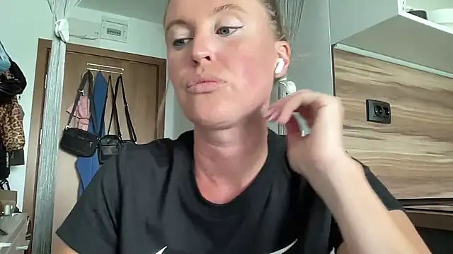 Snapshot of Ameli8 chatting on July 2, 2026, 11:16 am Ameli8 online show from July 2, 2026, 11:16 am