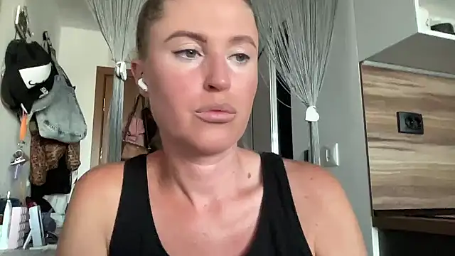 Snapshot of Ameli8 chatting on July 11, 2026, 4:32 pm Ameli8 online show from July 11, 2026, 4:32 pm