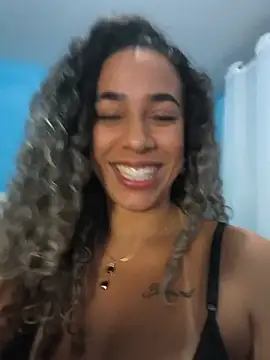 vivianeleoa online show from July 28, 2026, 9:14 pm
