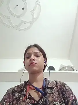 Mohnicute online show from July 6, 2026, 6:43 pm