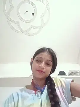 Mohnicute online show from July 10, 2026, 6:21 pm