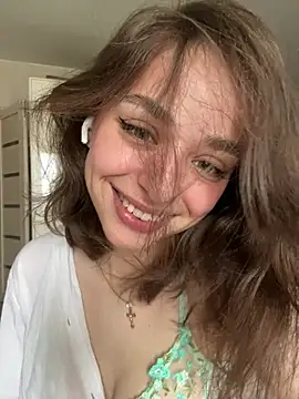 yoyogirlx online show from July 14, 2026, 3:44 am