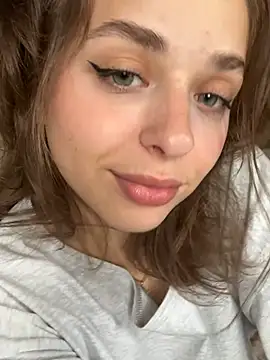 yoyogirlx online show from July 26, 2026, 3:04 am