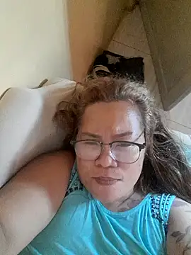 loriepinay46 online show from June 19, 2026, 10:35 pm