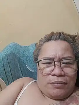 loriepinay46 online show from July 13, 2026, 2:42 pm