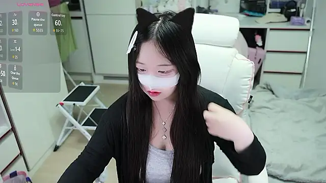 kimhyeona2005 online show from July 14, 2026, 4:50 am