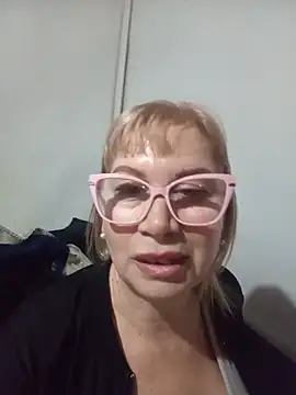 SexyMilf1211 online show from June 18, 2026, 1:04 pm