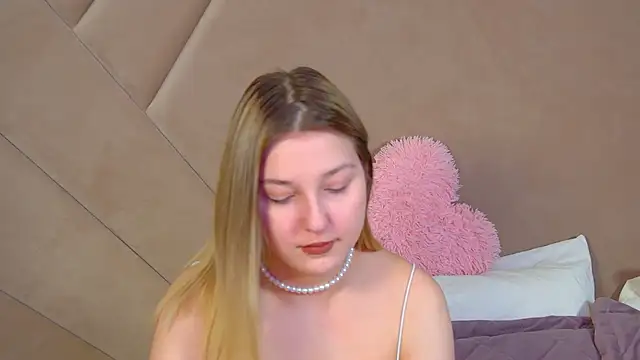 Snapshot of TinnaBurton chatting on June 8, 2026, 4:07 pm TinnaBurton online show from June 8, 2026, 4:07 pm