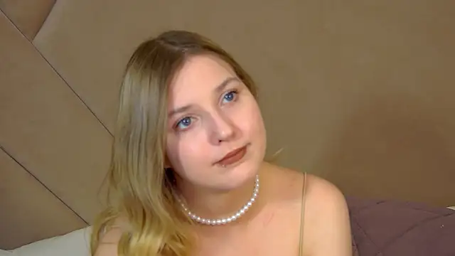 Snapshot of TinnaBurton chatting on June 18, 2026, 4:22 pm TinnaBurton online show from June 18, 2026, 4:22 pm