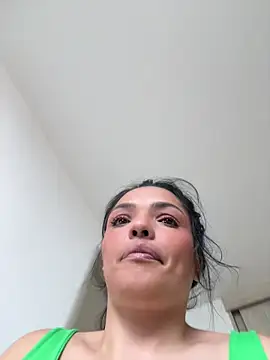 LaraDanverss online show from August 4, 2026, 9:17 pm