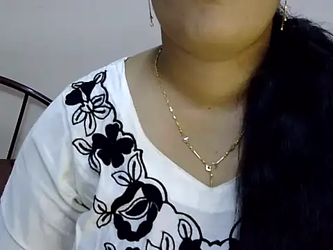 Snapshot of Muskan_Jha chatting on July 3, 2026, 1:06 pm Muskan Jha online show from July 3, 2026, 1:06 pm