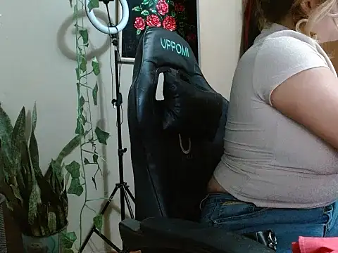 DiivaMarii online show from July 29, 2026, 1:42 pm