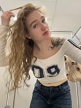 Snapshot of RussianWoman chatting on June 7, 2026, 2:27 am RussianWoman online show from June 7, 2026, 2:27 am