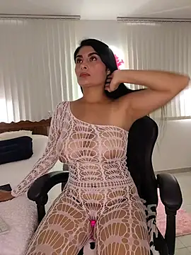 Laia torres1 online show from July 19, 2026, 1:37 pm