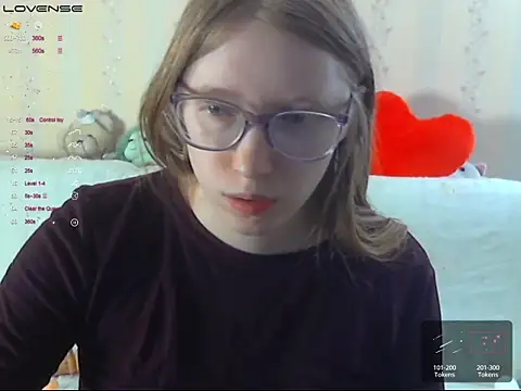 LustfulSarah online show from May 17, 2026, 7:32 pm