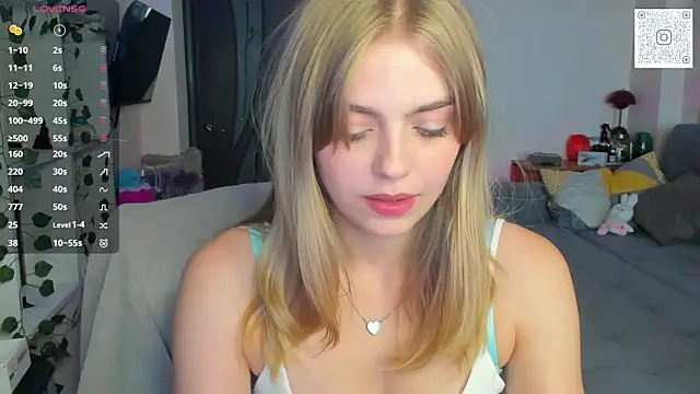 Kira Mo0n online show from July 26, 2026, 1:40 pm