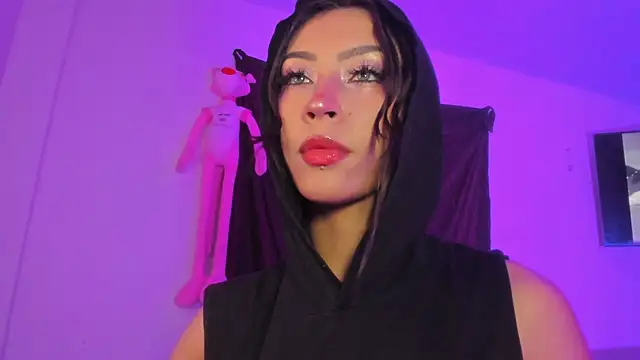 Snapshot of Ounla_Sweet chatting on July 1, 2026, 5:53 am Ounla Sweet online show from July 1, 2026, 5:53 am