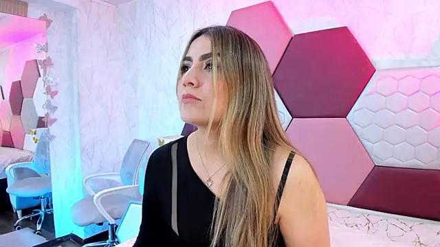 AriaRous online show from July 2, 2026, 3:29 pm