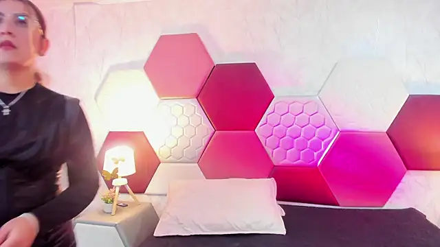 AriaRous online show from July 22, 2026, 3:37 pm
