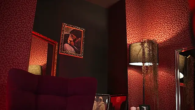 Roxa Lana online show from June 20, 2026, 1:47 pm