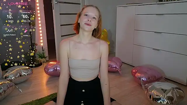 Lace Thrill online show from May 6, 2026, 11:32 pm