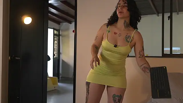 Snapshot of Estefania_Velez chatting on June 18, 2026, 9:52 pm Estefania Velez online show from June 18, 2026, 9:52 pm
