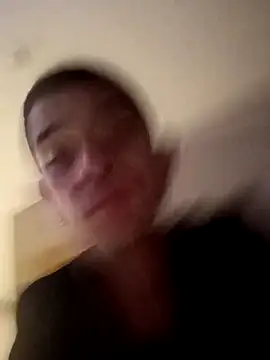 ErickYael1999 online show from April 1, 2026, 12:28 pm