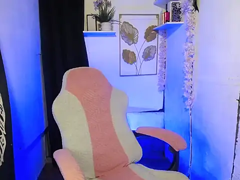 stripyapril online show from May 15, 2026, 4:58 pm