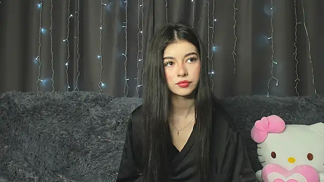 LisaColee online show from June 15, 2026, 9:06 pm