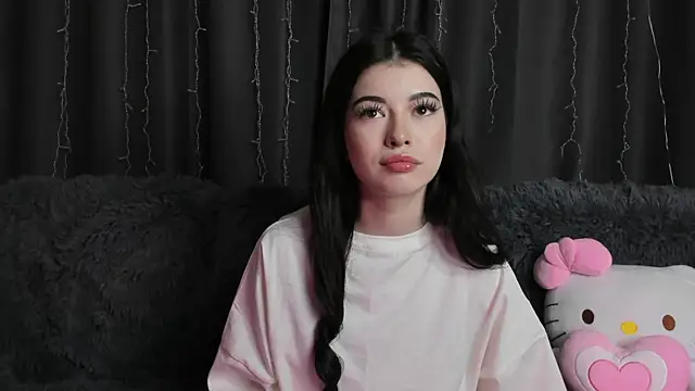 LisaColee online show from June 23, 2026, 9:02 pm