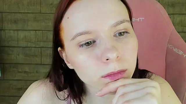 ArinaKubrick online show from July 19, 2026, 4:38 am
