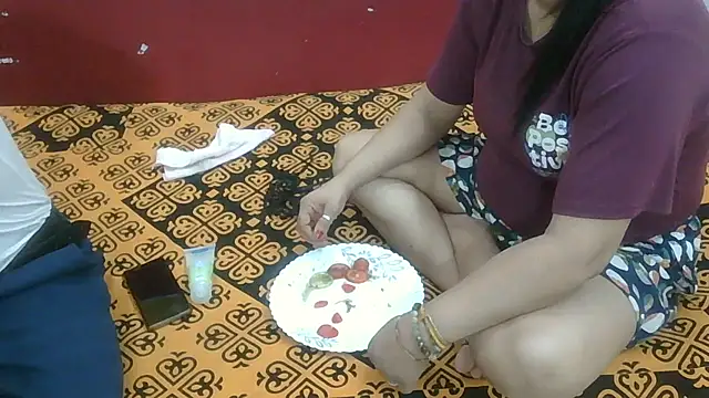 Lovelycouple25 online show from June 21, 2026, 6:05 am