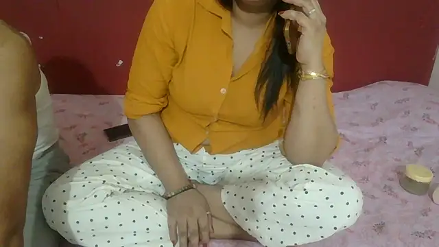 Lovelycouple25 online show from June 25, 2026, 6:07 am
