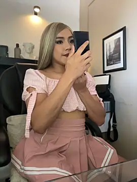 TaylorSweetI online show from June 17, 2026, 2:07 pm